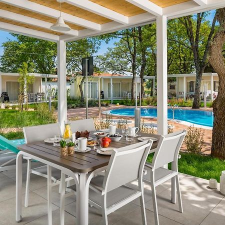 Camping Ulika Mobile Homes - Naturist Červar-Porat Exteriör bild