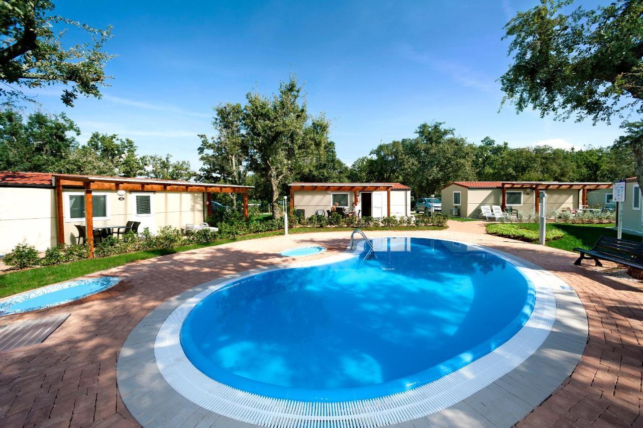 Camping Ulika Mobile Homes - Naturist Červar-Porat Exteriör bild