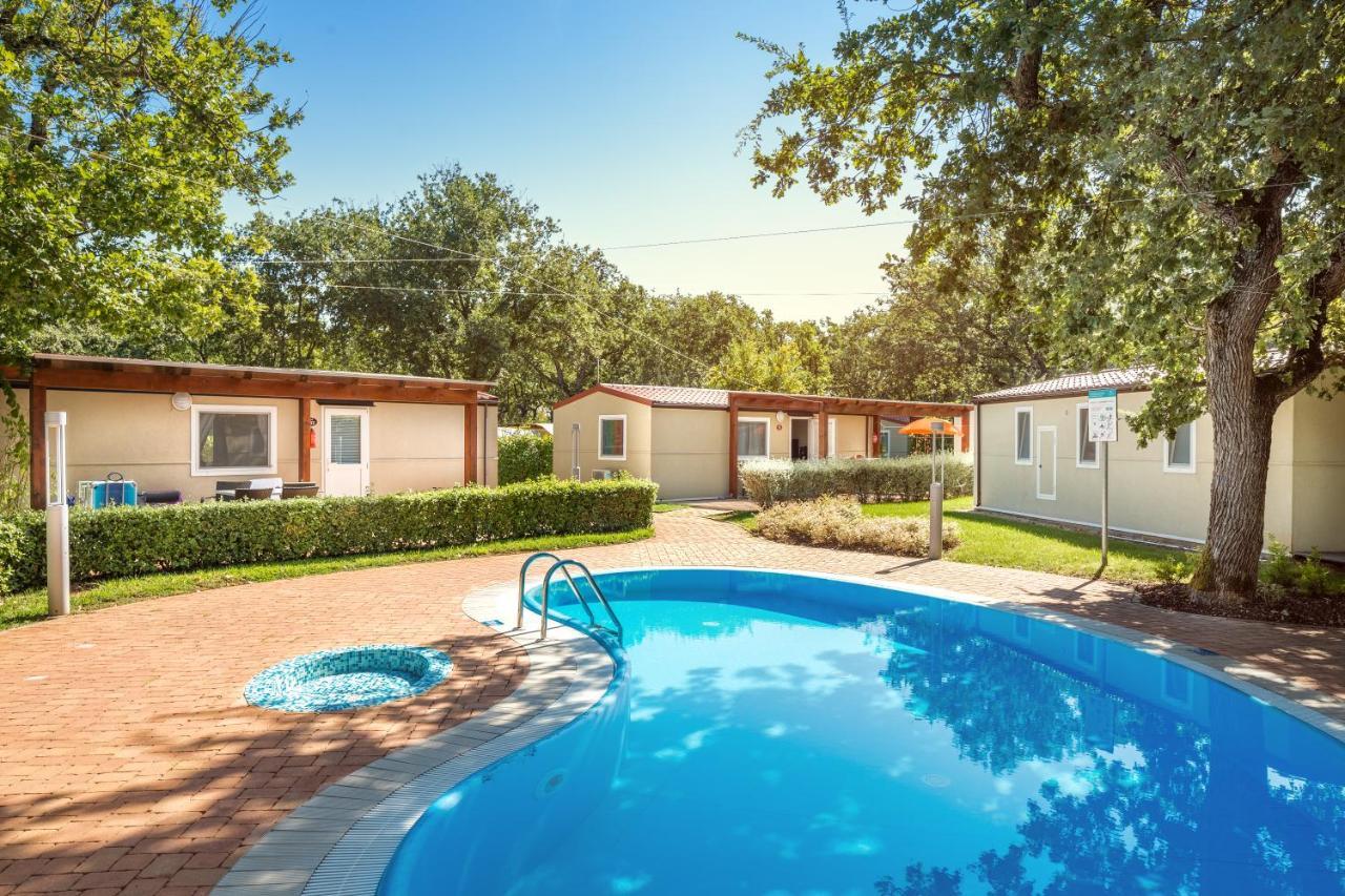 Camping Ulika Mobile Homes - Naturist Červar-Porat Exteriör bild