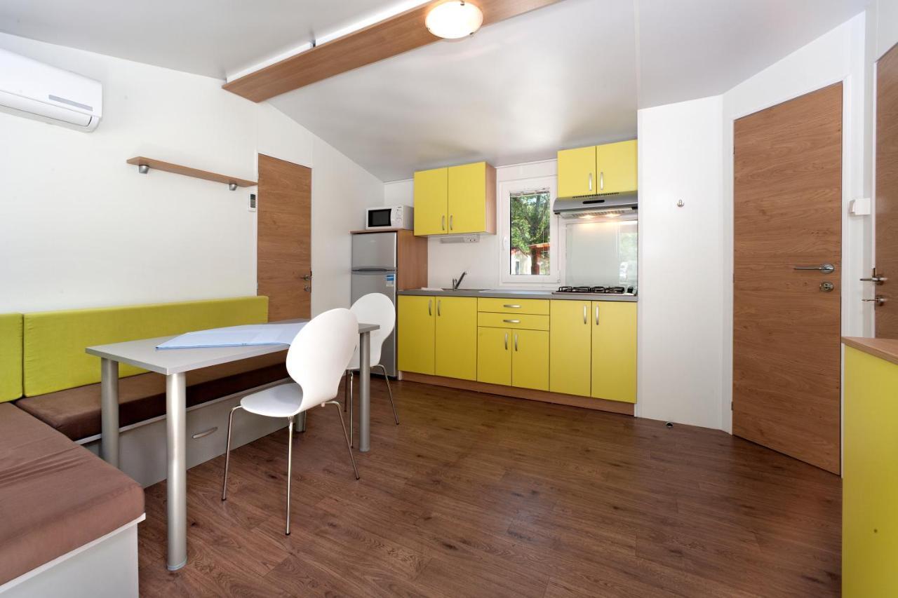 Camping Ulika Mobile Homes - Naturist Červar-Porat Exteriör bild
