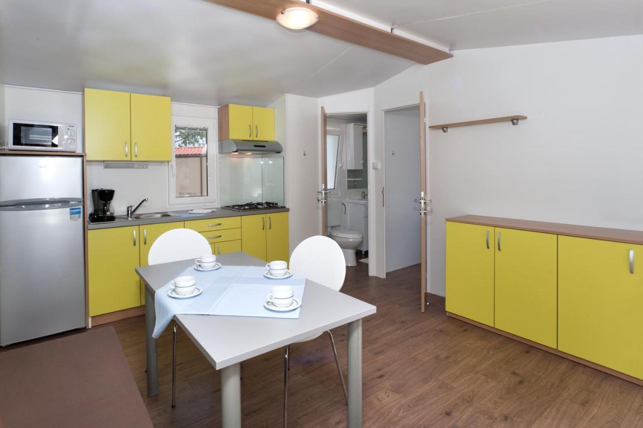 Camping Ulika Mobile Homes - Naturist Červar-Porat Exteriör bild