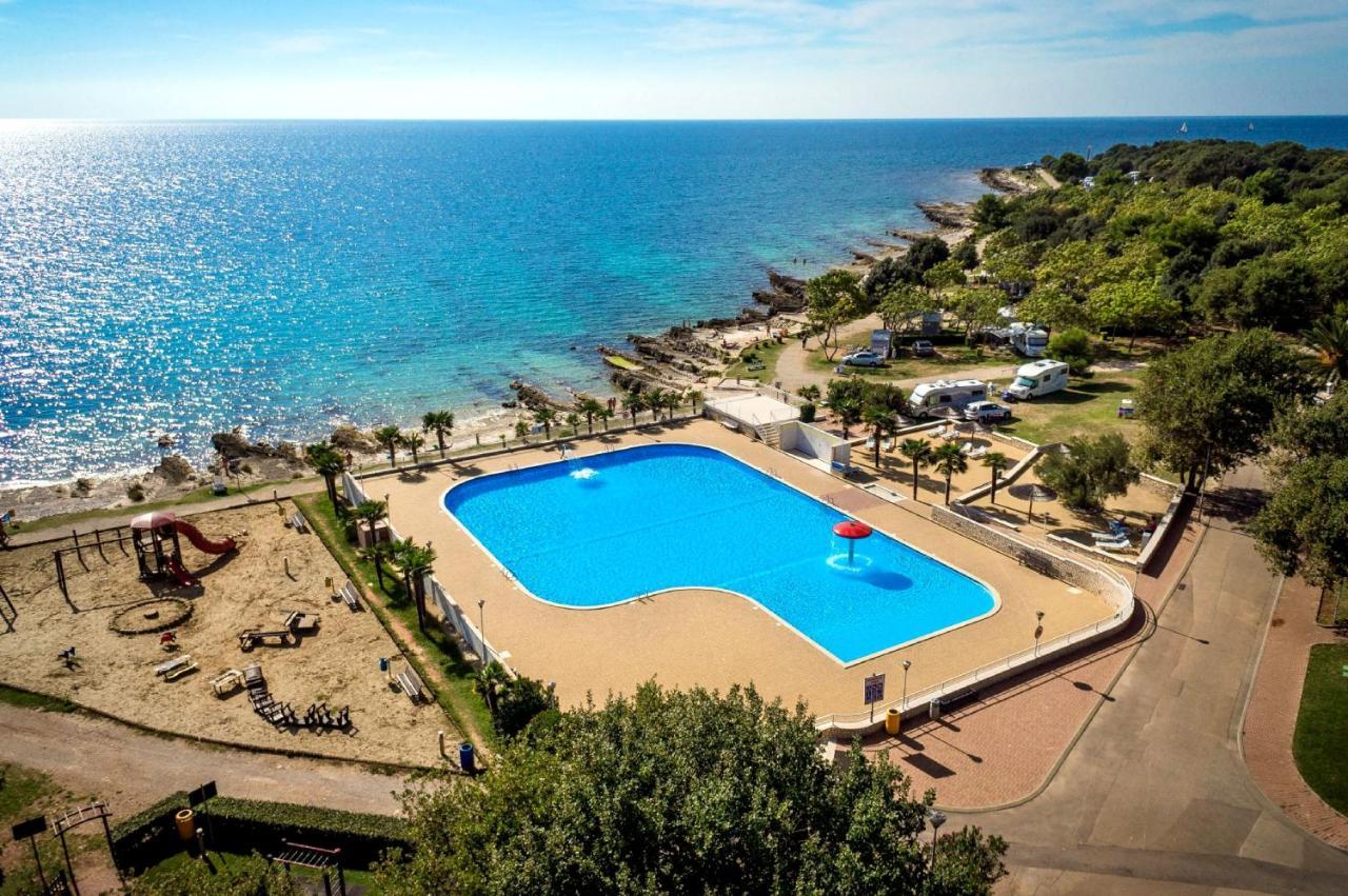 Camping Ulika Mobile Homes - Naturist Červar-Porat Exteriör bild