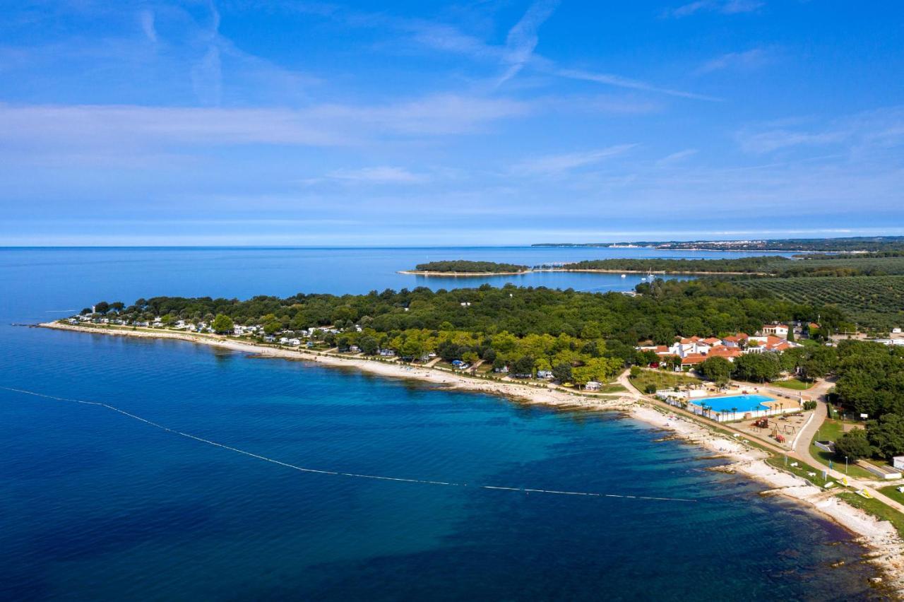 Camping Ulika Mobile Homes - Naturist Červar-Porat Exteriör bild