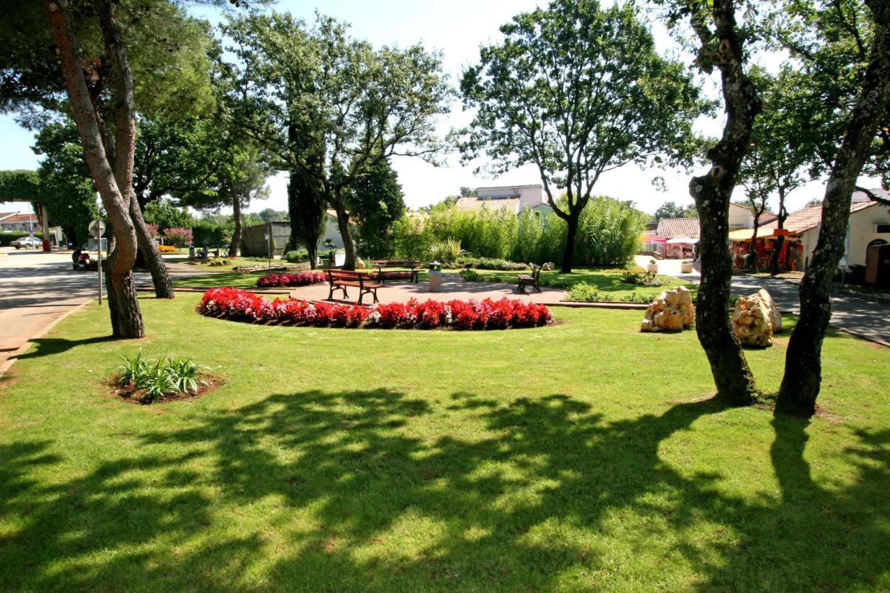 Camping Ulika Mobile Homes - Naturist Červar-Porat Exteriör bild