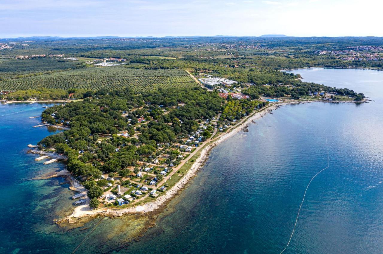 Camping Ulika Mobile Homes - Naturist Červar-Porat Exteriör bild