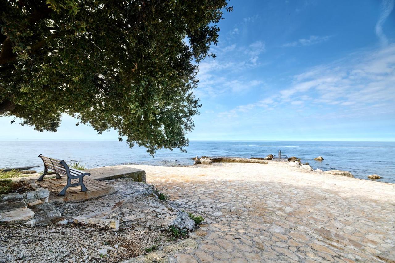 Camping Ulika Mobile Homes - Naturist Červar-Porat Exteriör bild