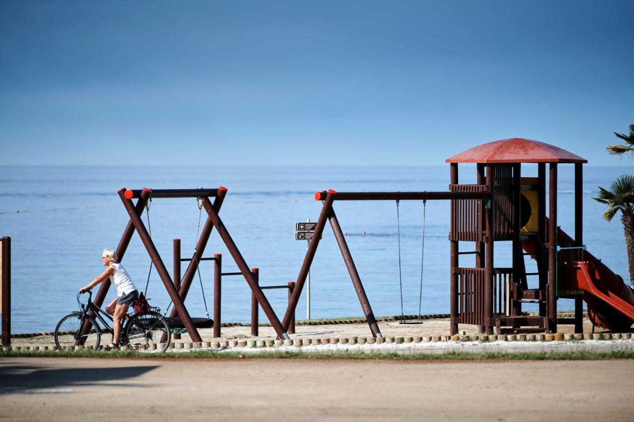 Camping Ulika Mobile Homes - Naturist Červar-Porat Exteriör bild