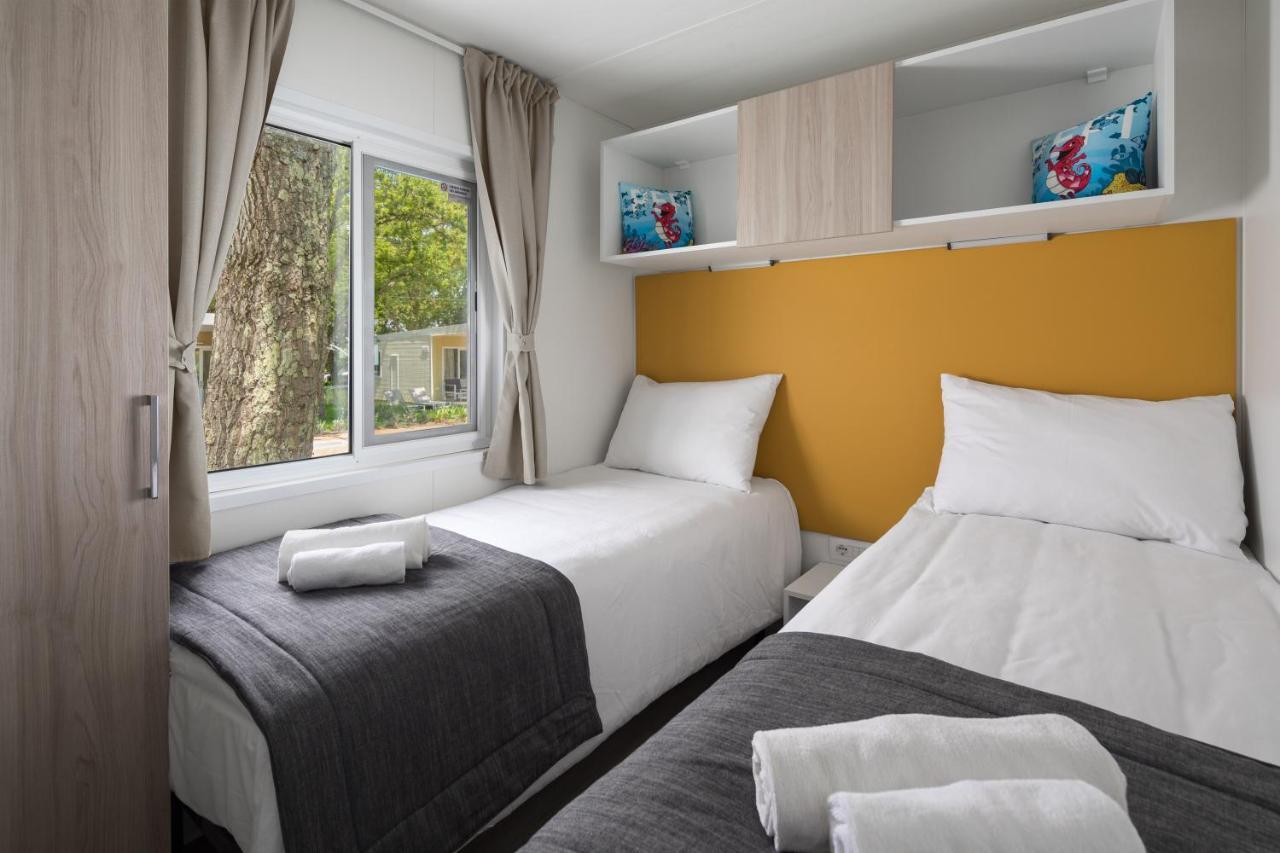 Camping Ulika Mobile Homes - Naturist Červar-Porat Exteriör bild