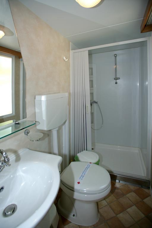 Camping Ulika Mobile Homes - Naturist Červar-Porat Rum bild