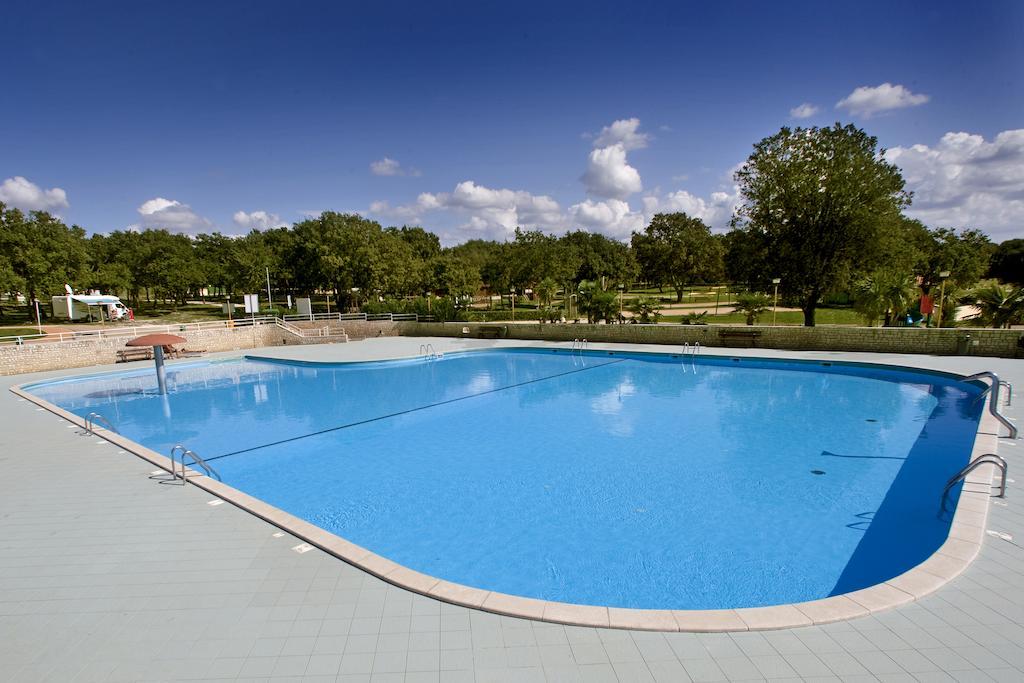 Camping Ulika Mobile Homes - Naturist Červar-Porat Exteriör bild