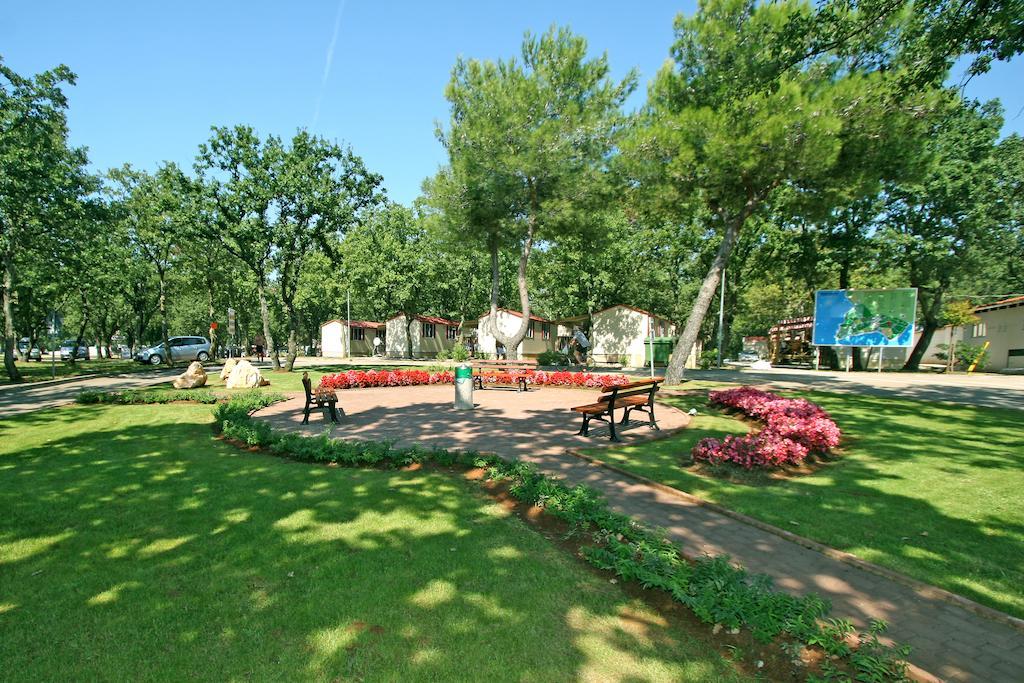 Camping Ulika Mobile Homes - Naturist Červar-Porat Exteriör bild